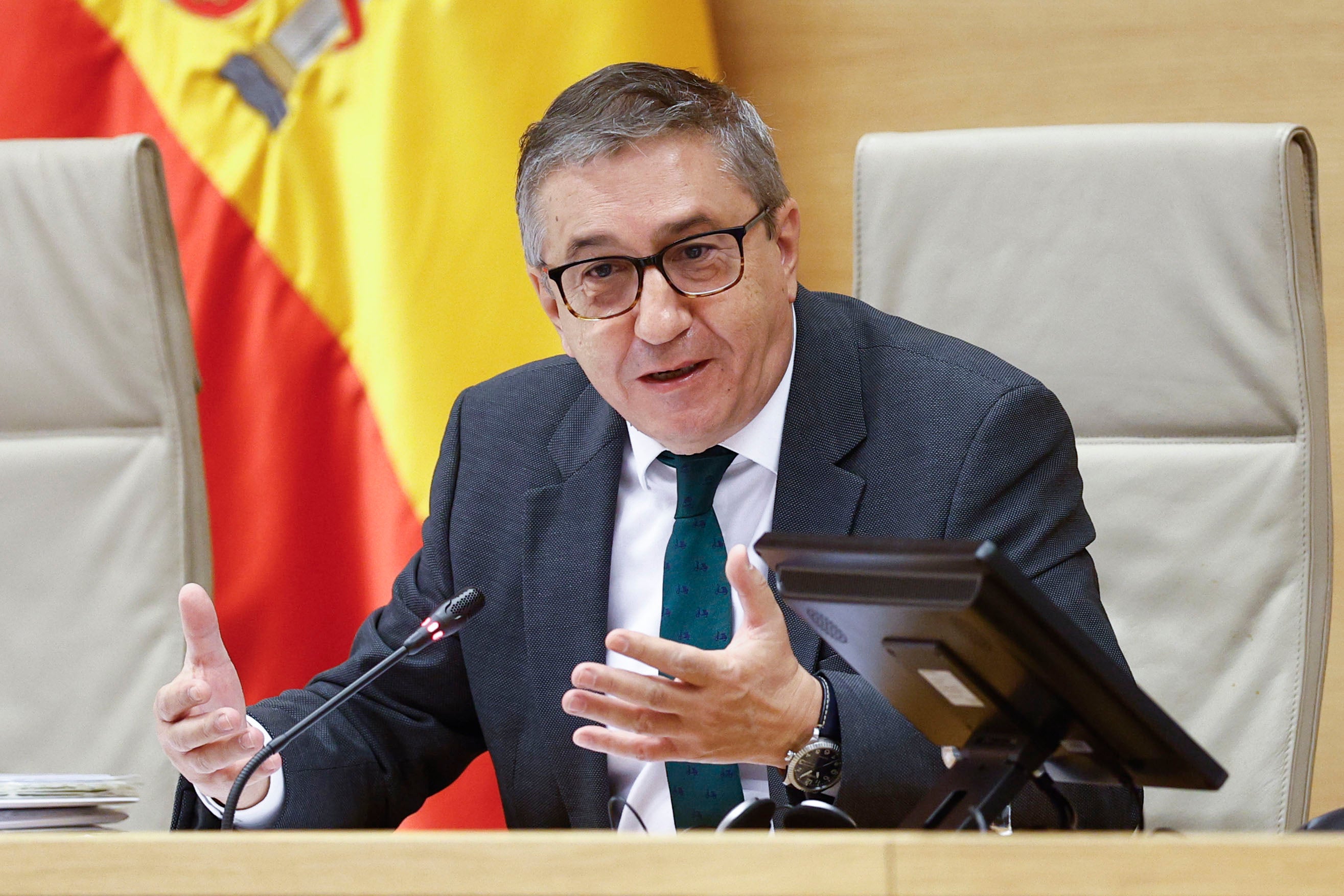 Rovira asegura en el Congreso que se fue a casa el día de la DANA porque el Gobierno generó "falsa tranquilidad" Rovira asegura en el Congreso que se fue a casa el día de la DANA porque el Gobierno generó "falsa tranquilidad"