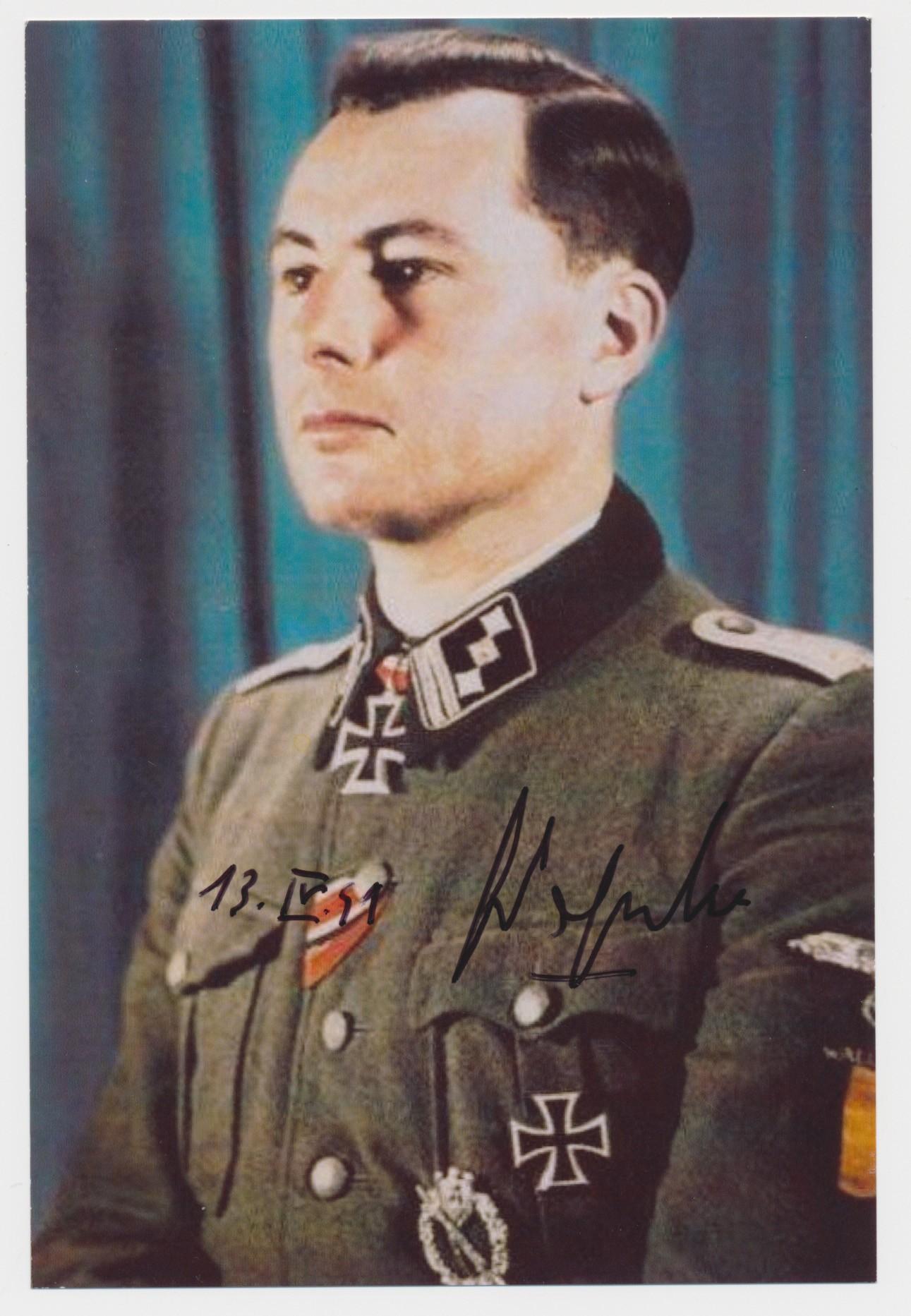 Leon Degrelle, "el hijo adoptivo" de Hitler