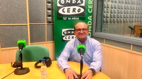 Pablo Mu&ntilde;oz, en los estudios de Onda Cero Cuenca
