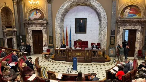 Imagen del pleno extraordinario celebrado en el Ayuntamiento de València sobre la ZBE. Imagen del pleno extraordinario celebrado en el Ayuntamiento de València sobre la ZBE.