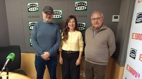 Juanjo Rodr&iacute;guez y Javier Sevilla con Mayte Vilaseca