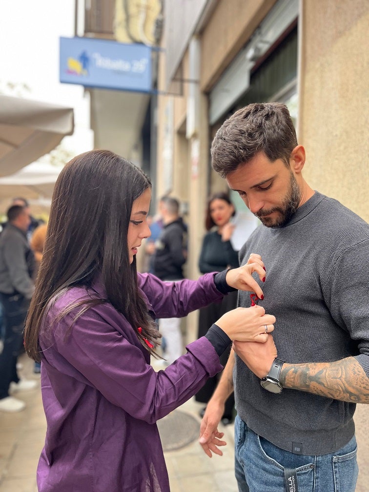 Dia Mundial del VIH: las asociaciones alertan de un repunte del estigma y una relajación en la prevención Dia Mundial del VIH: las asociaciones alertan de un repunte del estigma y una relajación en la prevención