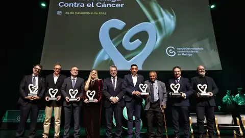 La Asociación celebra la segunda edición de los Premios Málaga Contra el Cáncer y entrega las Ayudas a la Investigación adjudicadas en la provincia La Asociación celebra la segunda edición de los Premios Málaga Contra el Cáncer y entrega las Ayudas a la Investigación adjudicadas en la provincia