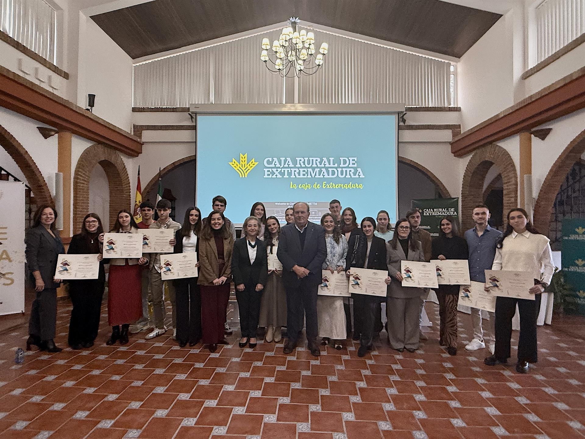 Los 20 mejores expedientes de ESO y FP son reconocidos con los Premios Espiga Educación de Caja Rural de Extremadura Los 20 mejores expedientes de ESO y FP son reconocidos con los Premios Espiga Educación de Caja Rural de Extremadura