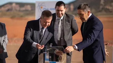 Page pone la primera piedra de la plataforma de ID Logistics en Tórtola de Henares Page pone la primera piedra de la plataforma de ID Logistics en Tórtola de Henares