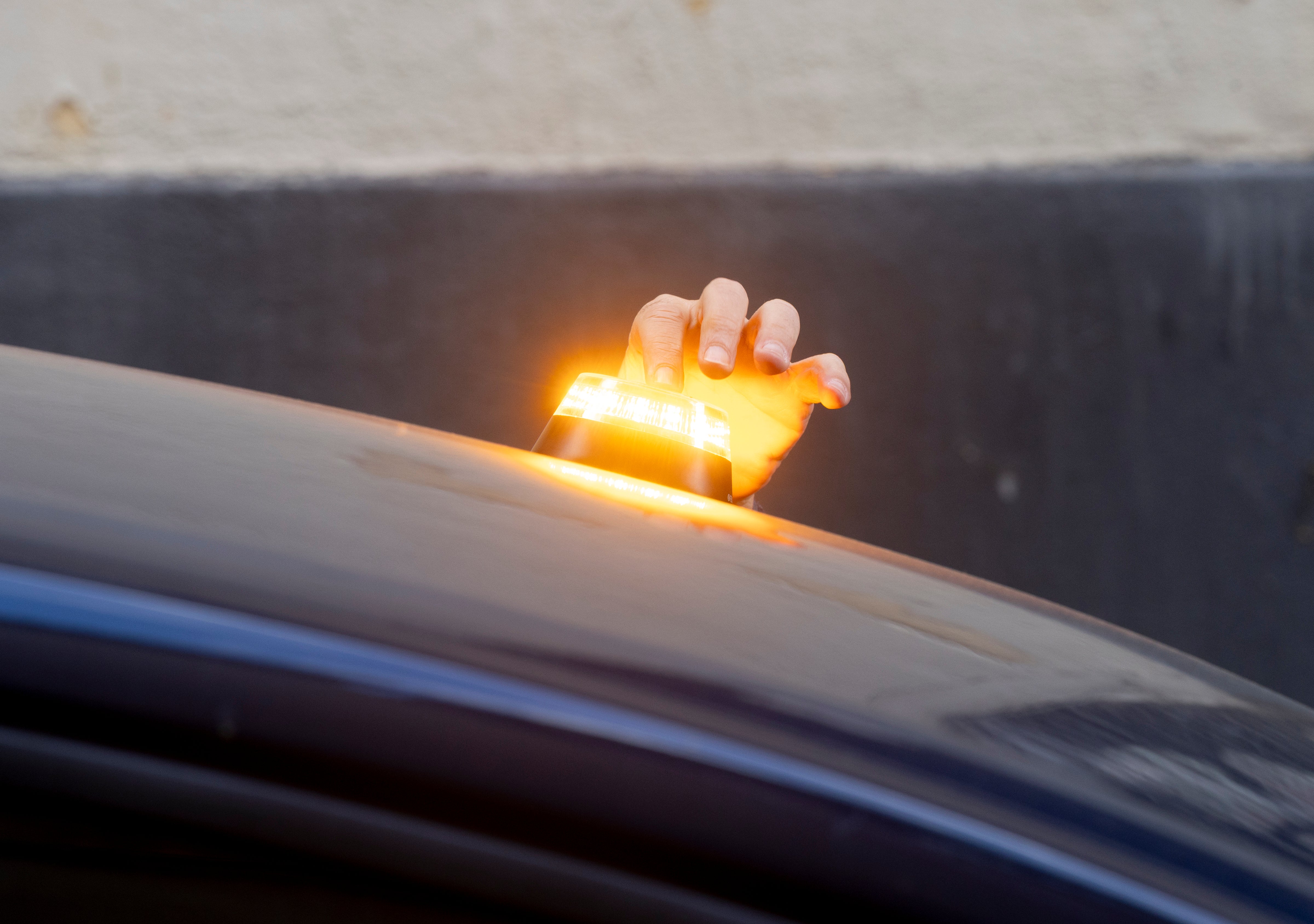 El director de la DGT habla sobre la baliza V-16: "Los triángulos han cumplido 26 años, pero..." El director de la DGT habla sobre la baliza V-16: "Los triángulos han cumplido 26 años, pero..."