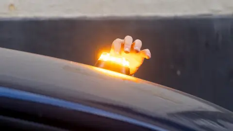 Baliza V-16 homologada. Baliza V-16 homologada.