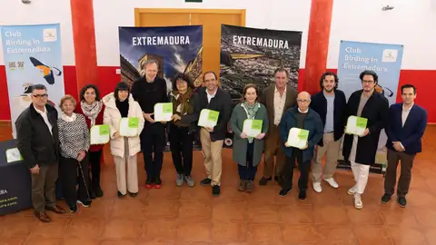 El Club Birding suma 174 socios y presenta una nueva web con la oferta de turismo ornitológico de Extremadura El Club Birding suma 174 socios y presenta una nueva web con la oferta de turismo ornitológico de Extremadura