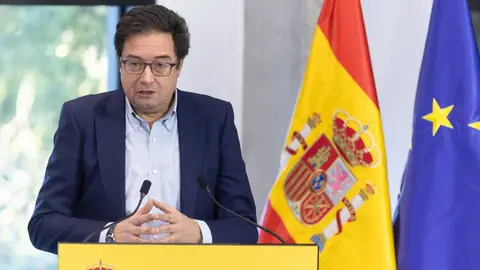 El PP de Madrid, a Óscar López tras acusarles de "negacionistas": "Un gobierno de España que suelta agresores y compra pulseras de mierda" El PP de Madrid, a Óscar López tras acusarles de "negacionistas": "Un gobierno de España que suelta agresores y compra pulseras de mierda"