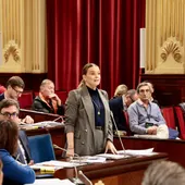 La Presidenta del Govern, Marga Prohens, durante el pleno de este martes en el Parlament. La Presidenta del Govern, Marga Prohens, durante el pleno de este martes en el Parlament.