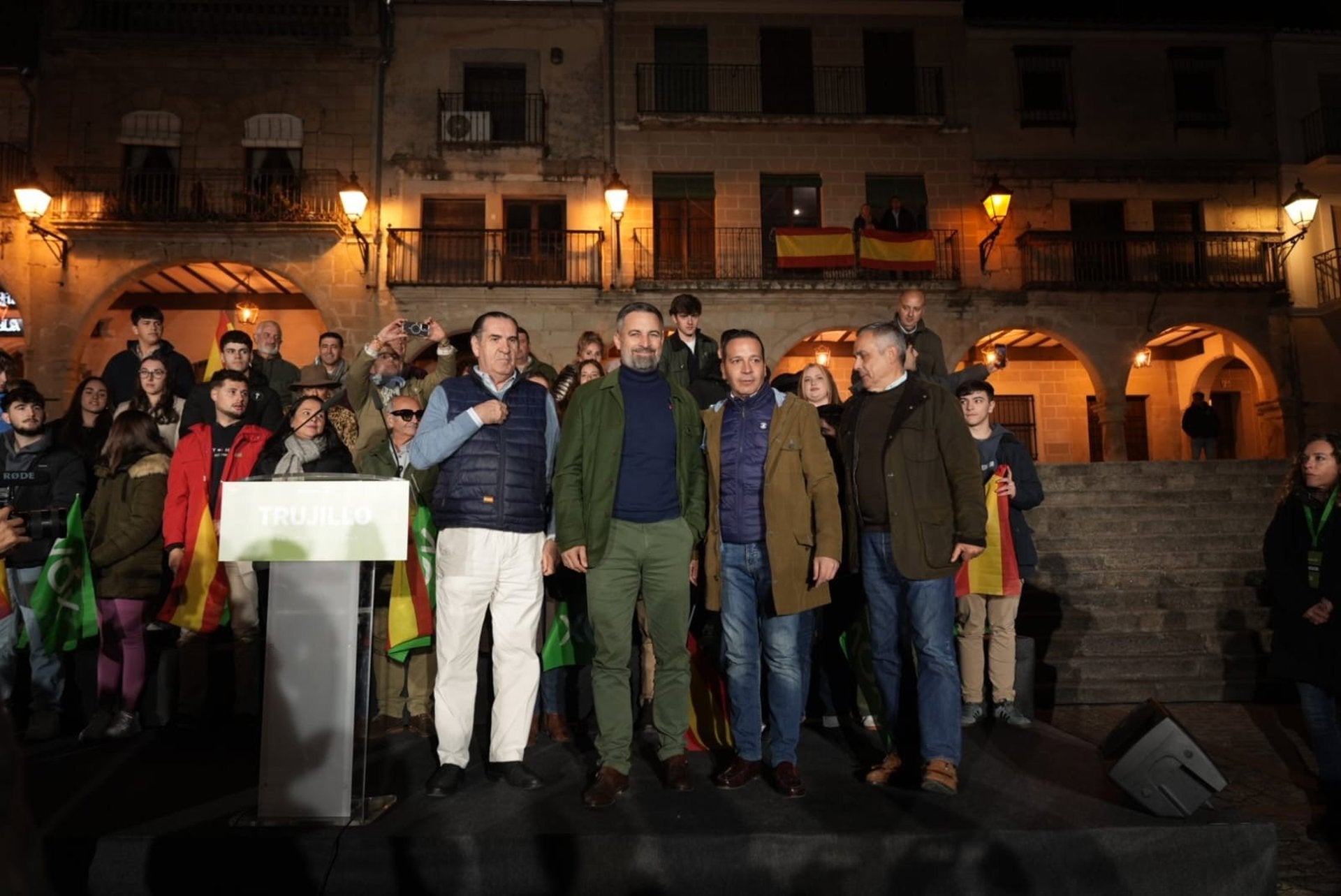 Abascal le pregunta a Guardiola en Trujillo "¿Que qué va a hacer si no tiene mayoría suficiente para gobernar" Abascal le pregunta a Guardiola en Trujillo "¿Que qué va a hacer si no tiene mayoría suficiente para gobernar"