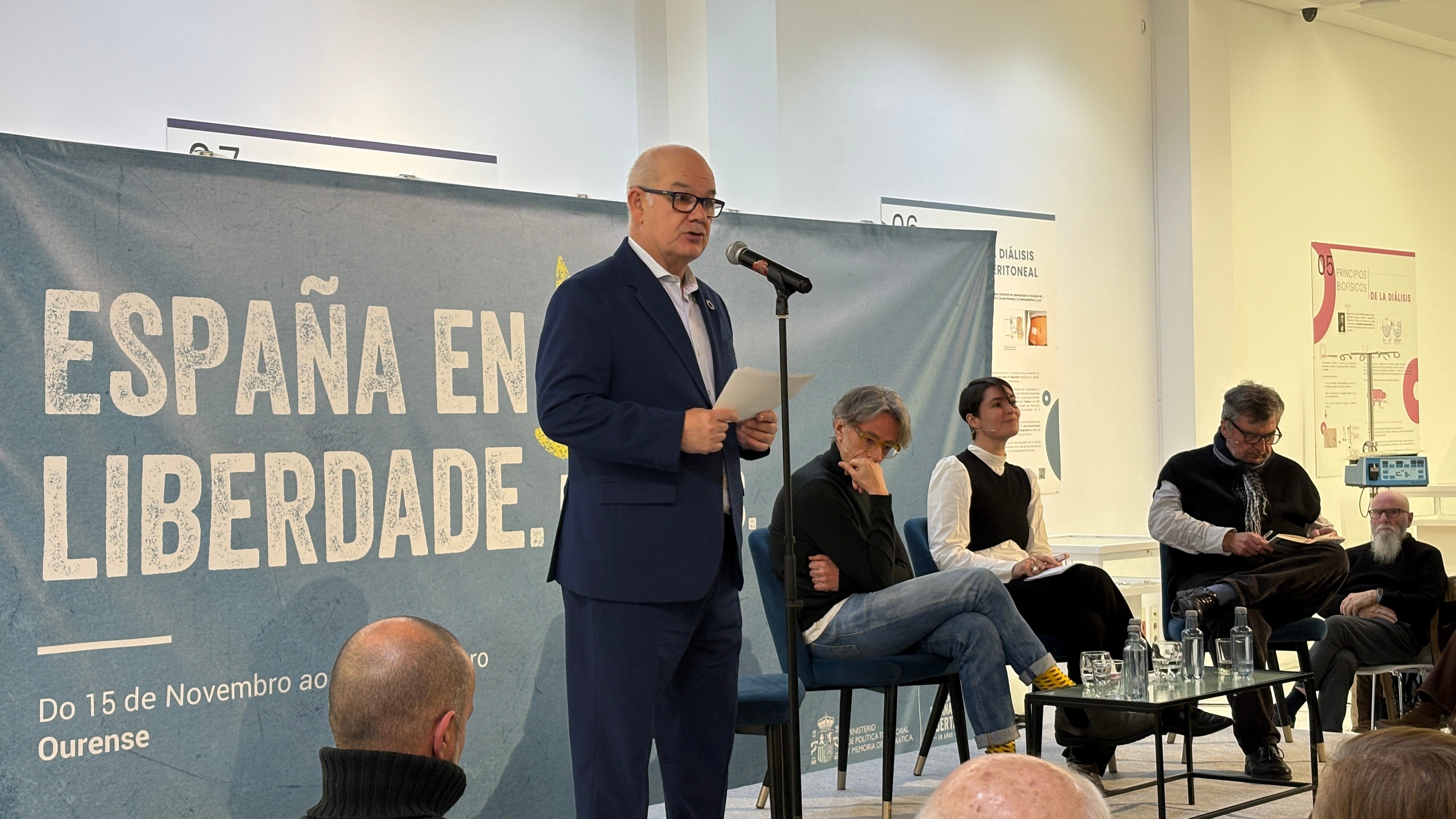 Eladio Santos reivindica a pluralidade lingüística como “unha riqueza cultural e democrática” Eladio Santos reivindica a pluralidade lingüística como “unha riqueza cultural e democrática”