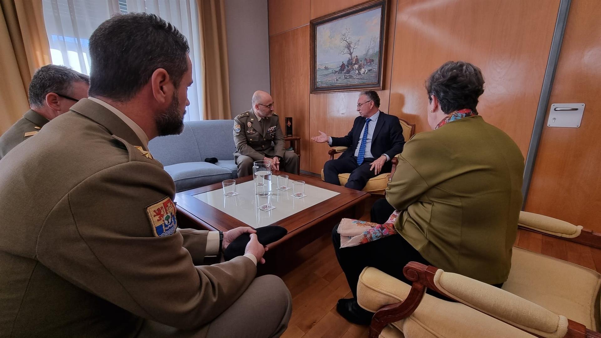 El nuevo jefe de la Brigada Extremadura XI marca como retos la operatividad del material y la instrucción del personal El nuevo jefe de la Brigada Extremadura XI marca como retos la operatividad del material y la instrucción del personal