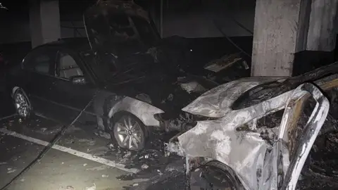 Un incendio en un garaje comunitario de José María Cossío afecta a dos coches Un incendio en un garaje comunitario de José María Cossío afecta a dos coches