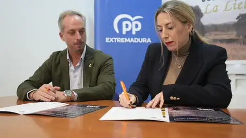 Guardiola reafirma su "compromiso real" con la caza, como fuente de riqueza y empleo y lucha contra despoblación Guardiola reafirma su "compromiso real" con la caza, como fuente de riqueza y empleo y lucha contra despoblación