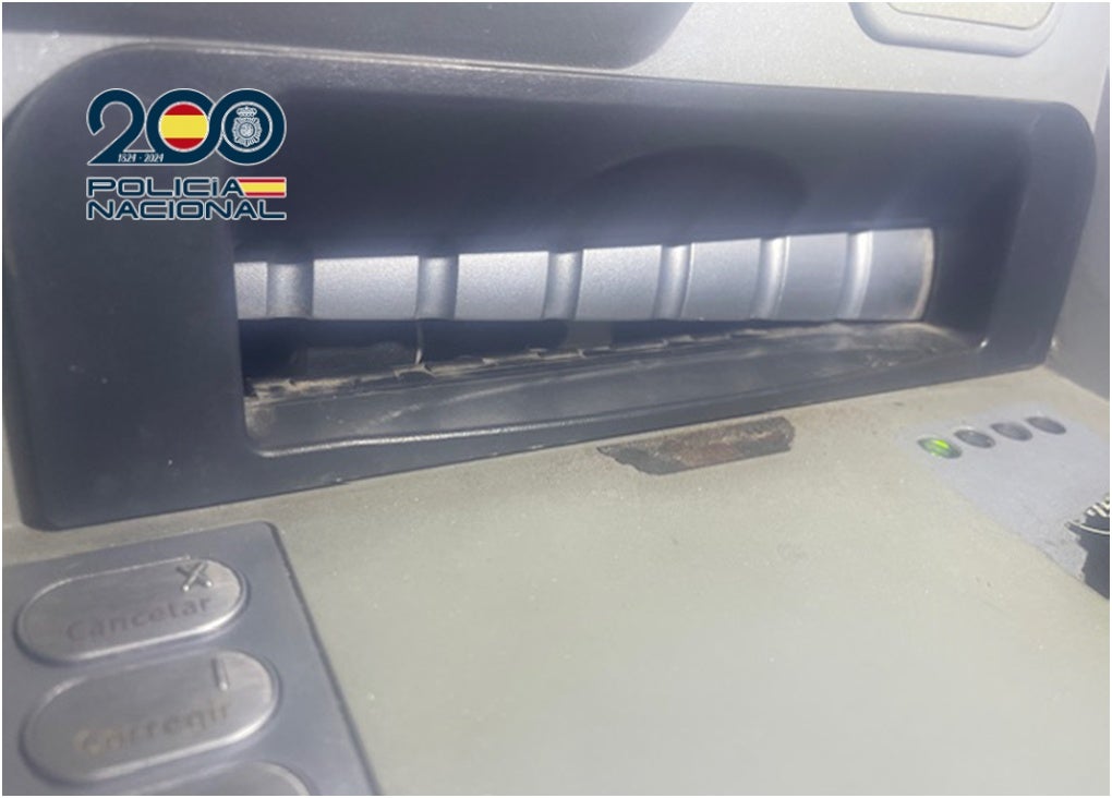 Detenidos in fraganti mientras intentaban robar en un cajero automático Detenidos in fraganti mientras intentaban robar en un cajero automático