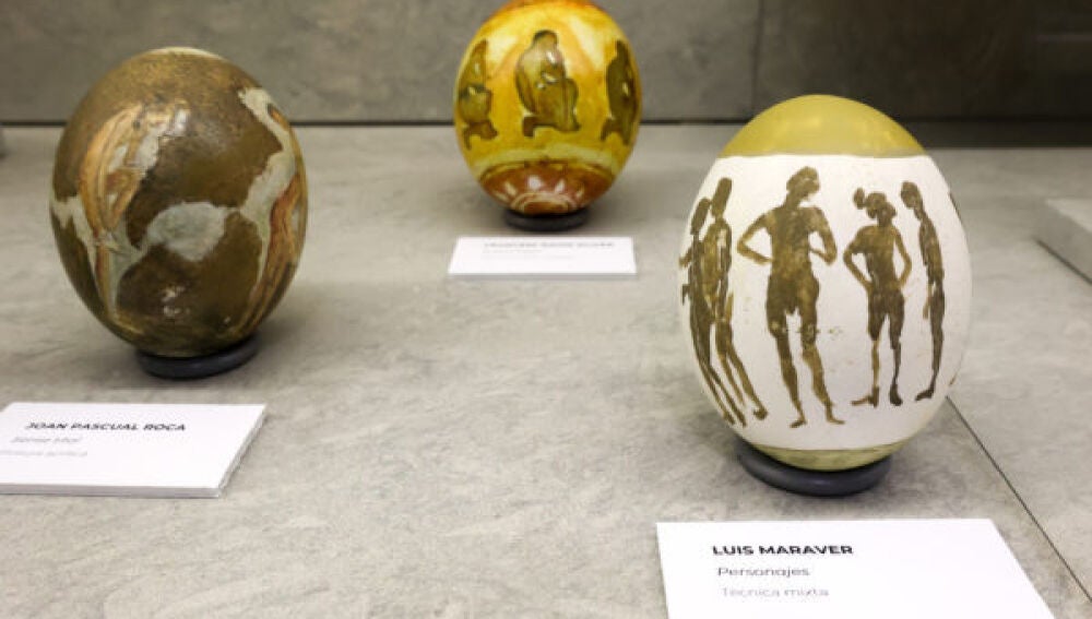 Algunos de los huevos decorados por los artistas