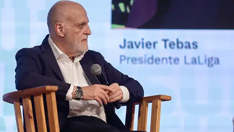 Tebas y los incidentes en el derbi sevillano: "Puede haber un cierre parcial" Tebas y los incidentes en el derbi sevillano: "Puede haber un cierre parcial"