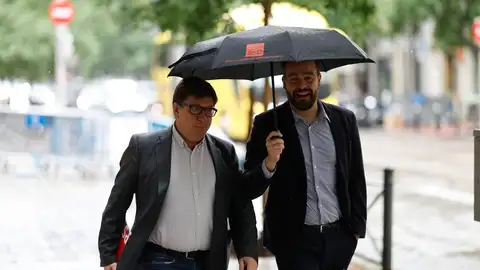 Foto de archivo: El exsecretario de Investigación y Análisis del PSOE Francisco Salazar Rodríguez (i) llega a la sede de Ferraz Foto de archivo: El exsecretario de Investigación y Análisis del PSOE Francisco Salazar Rodríguez (i) llega a la sede de Ferraz