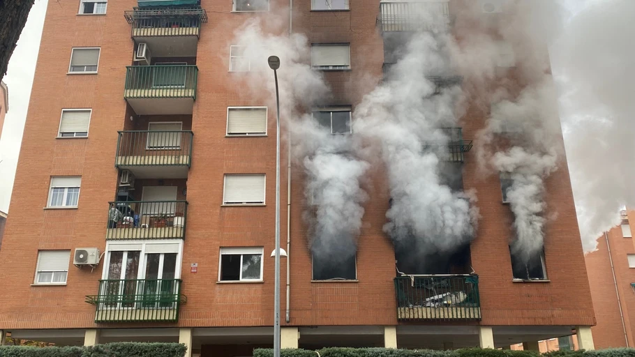 9 personas afectadas por un incendio, provocado tras una explosión, en Toledo capital