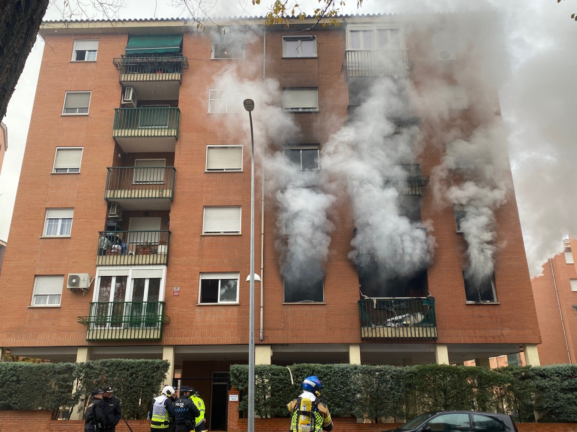 9 personas reciben atención médica por un incendio, provocado tras una explosión, en Toledo capital 9 personas reciben atención médica por un incendio, provocado tras una explosión, en Toledo capital