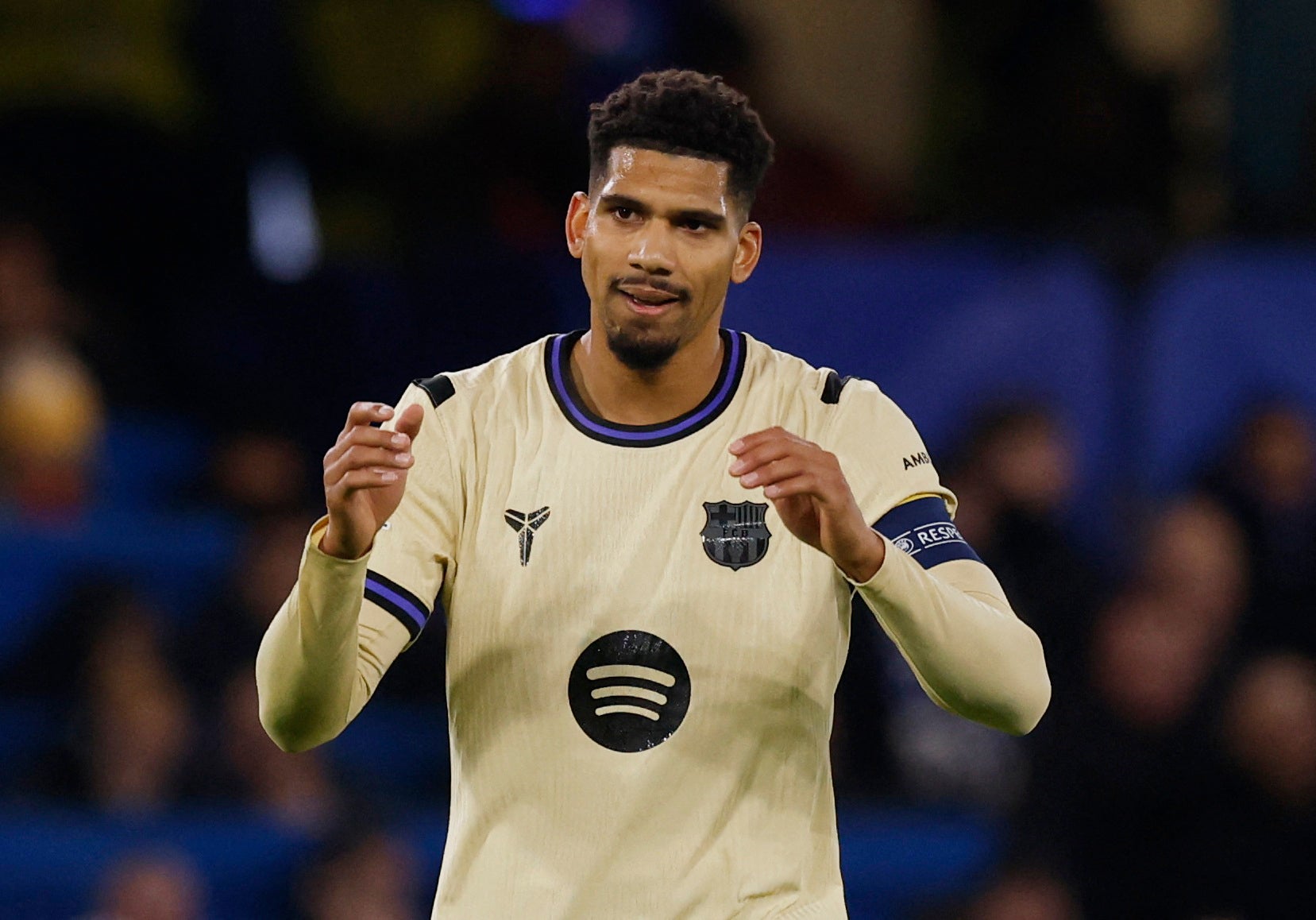 Araujo le pide un tiempo al Barça para recuperarse anímicamente Araujo le pide un tiempo al Barça para recuperarse anímicamente