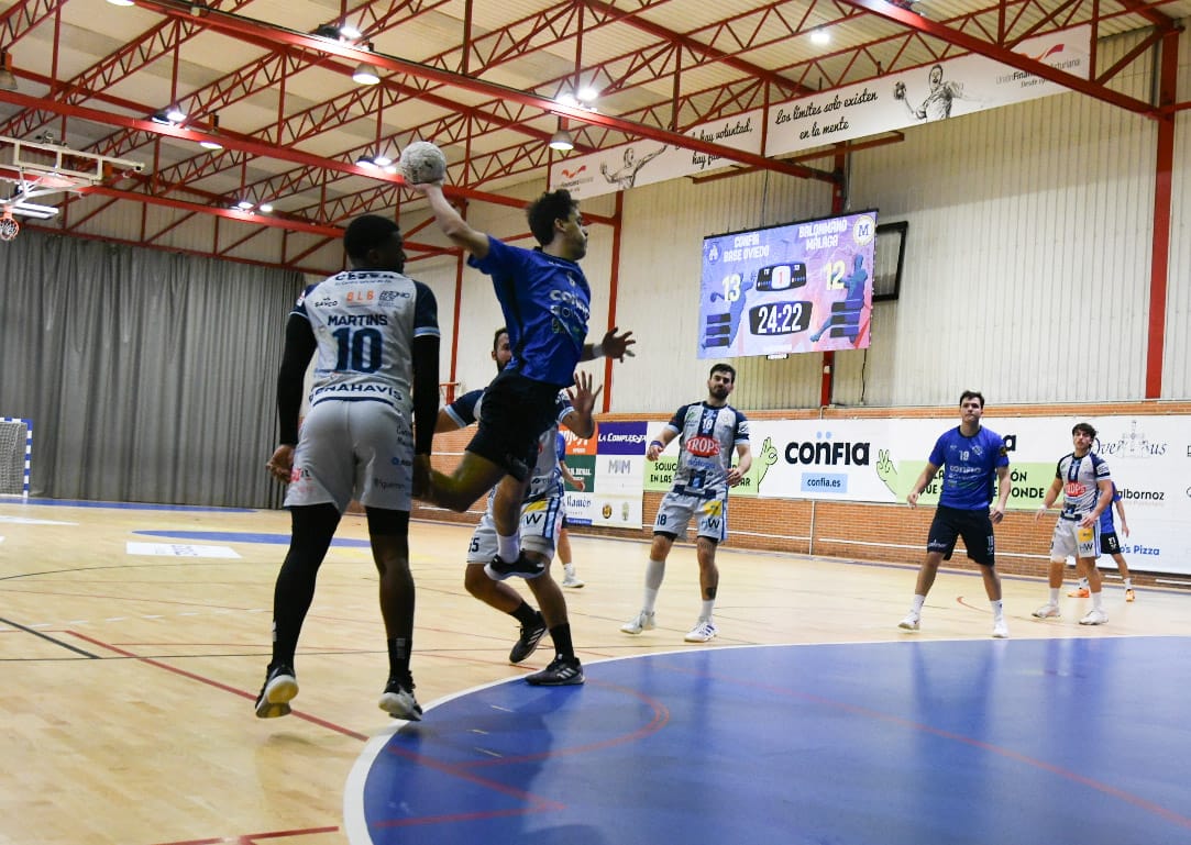 Vallobín celebra la primera victoria Vallobín celebra la primera victoria