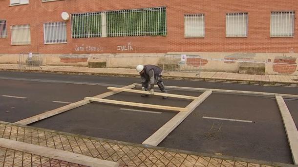 Comienzan los trabajos técnicos en el edificio de la calle Río Tíber de Cáceres para determinar si se derriba la fachada Comienzan los trabajos técnicos en el edificio de la calle Río Tíber de Cáceres para determinar si se derriba la fachada