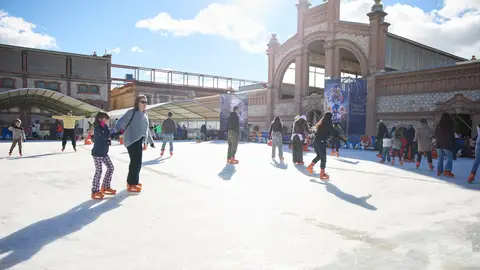 Pista de hielo en Matadero Madrid Pista de hielo en Matadero Madrid