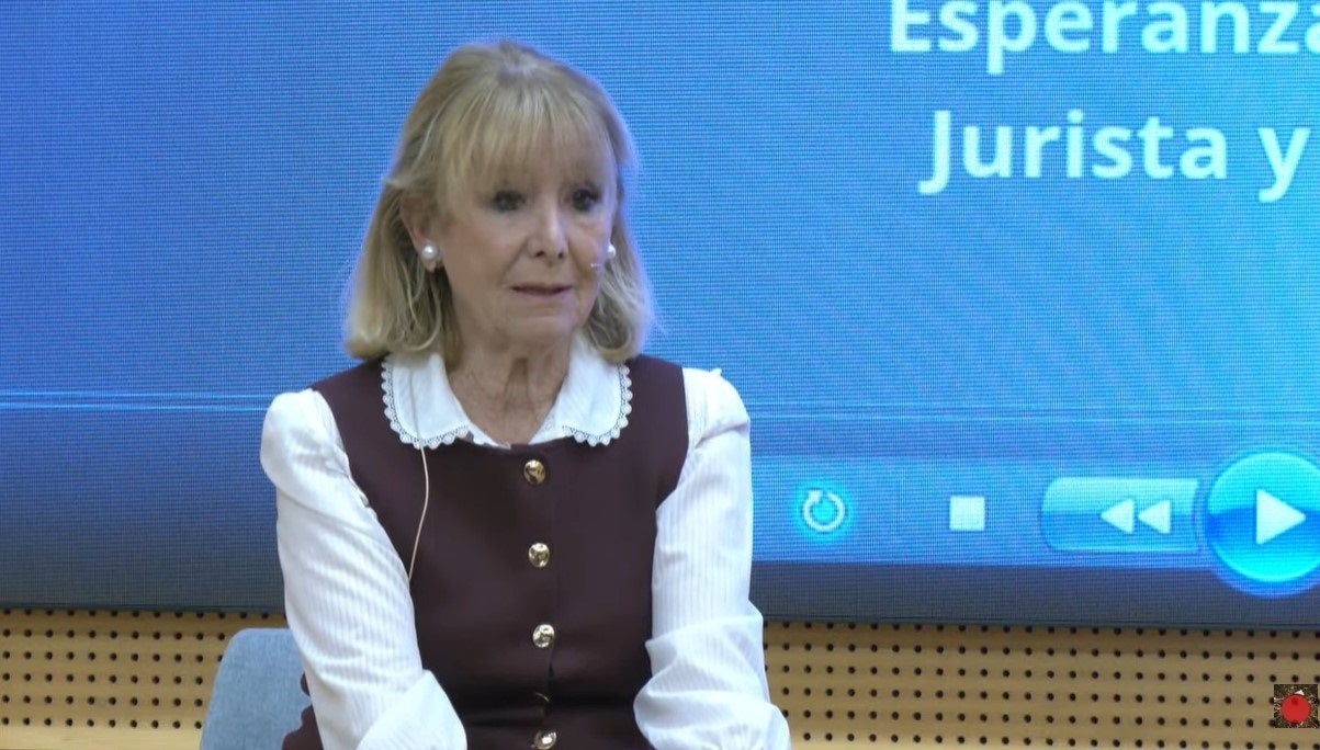 Esperanza Aguirre apela a "4 hombres y mujeres justos" del PSOE que den a Feijóo los votos que necesita para la moción de censura Esperanza Aguirre apela a "4 hombres y mujeres justos" del PSOE que den a Feijóo los votos que necesita para la moción de censura
