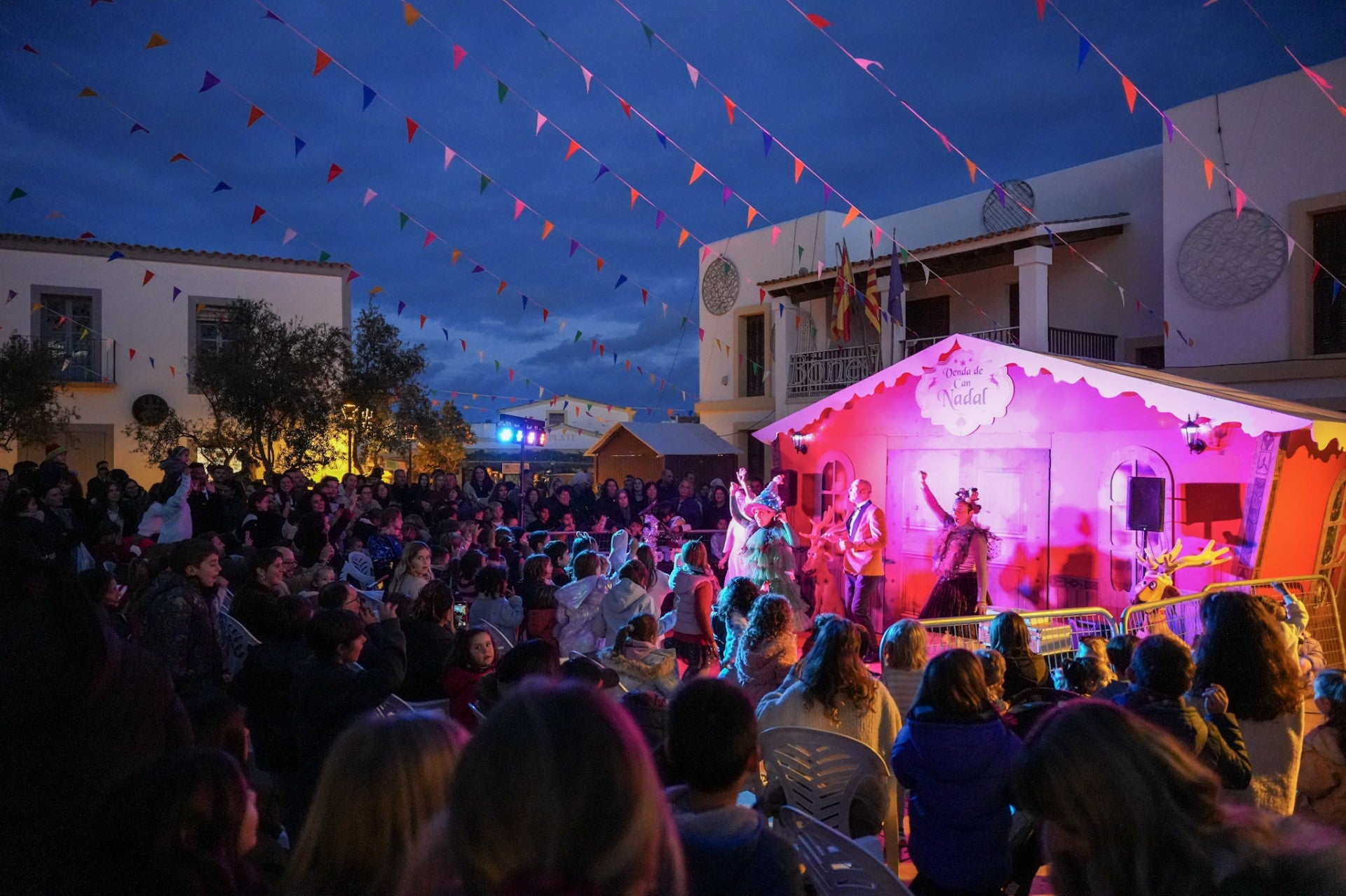 Formentera ya vive intensamente la Navidad después de un acto multitudinario de encendido de luces Formentera ya vive intensamente la Navidad después de un acto multitudinario de encendido de luces