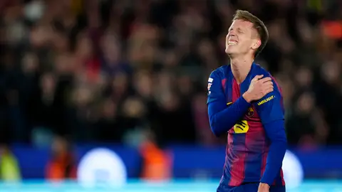 Dani Olmo estará un mes de baja por una luxación de hombro Dani Olmo estará un mes de baja por una luxación de hombro