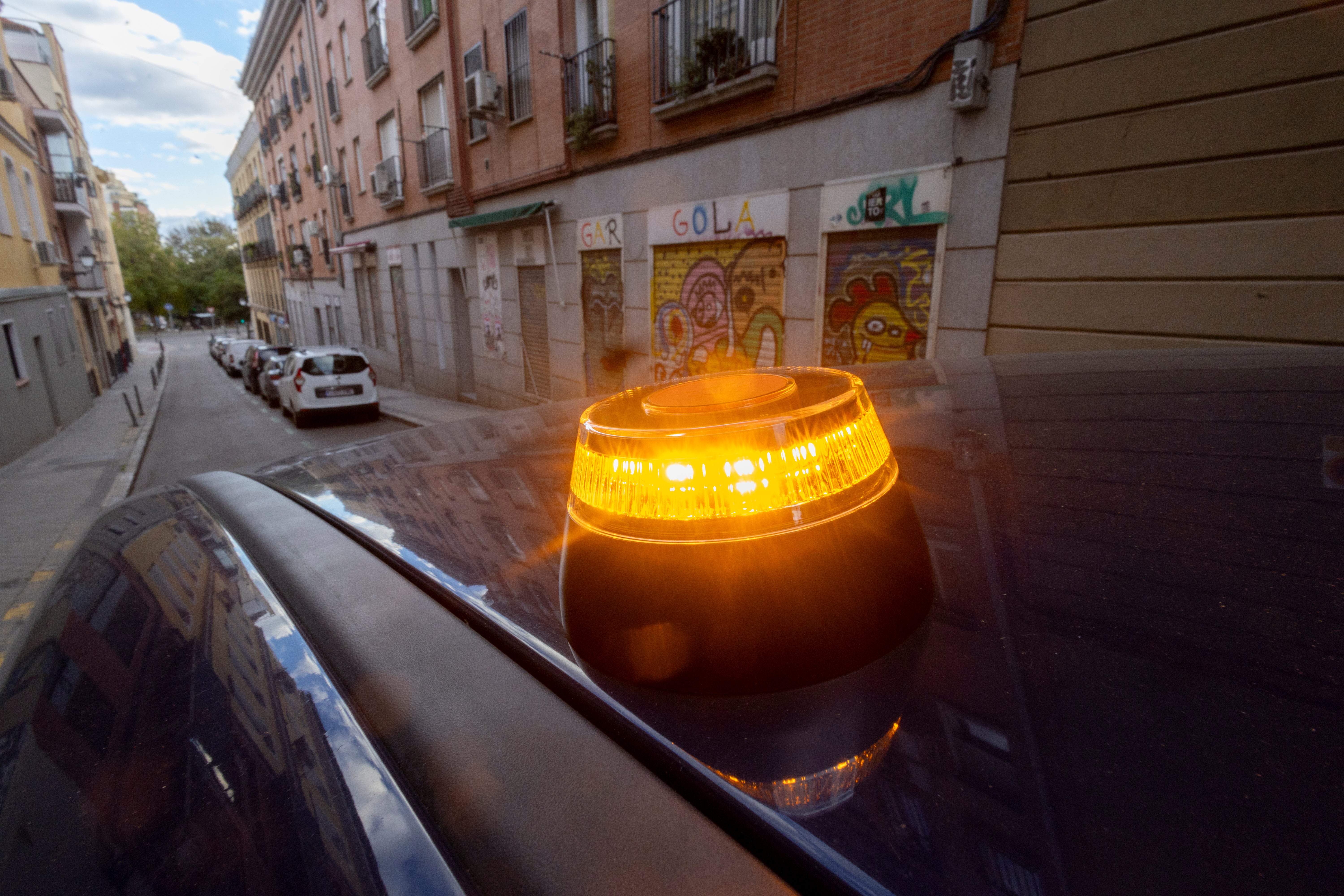 El aviso de la Guardia Civil sobre la baliza V16: los vehículos que están obligados a llevarla El aviso de la Guardia Civil sobre la baliza V16: los vehículos que están obligados a llevarla