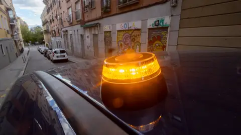 El aviso de la Guardia Civil sobre la baliza V16: los vehículos que están obligados a llevarla El aviso de la Guardia Civil sobre la baliza V16: los vehículos que están obligados a llevarla