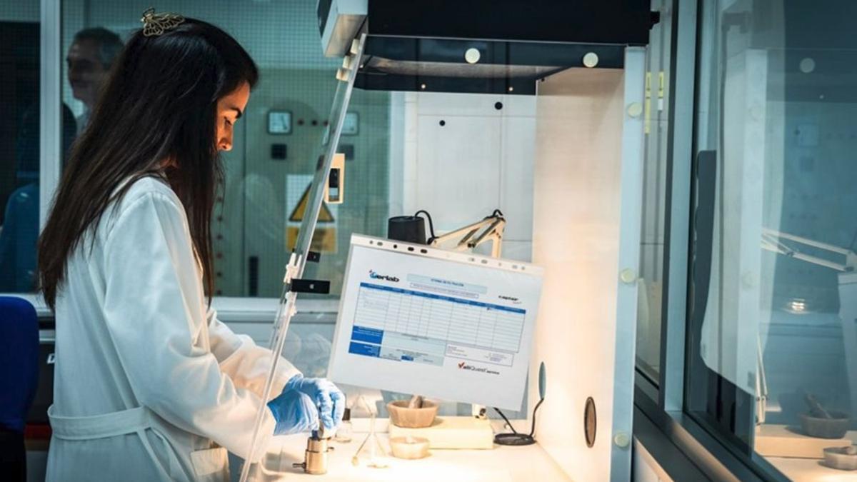 Menor recibe ao Club Ximnasia Pavillón Ourense tras proclamarse campión en Bulgaria Menor recibe ao Club Ximnasia Pavillón Ourense tras proclamarse campión en Bulgaria