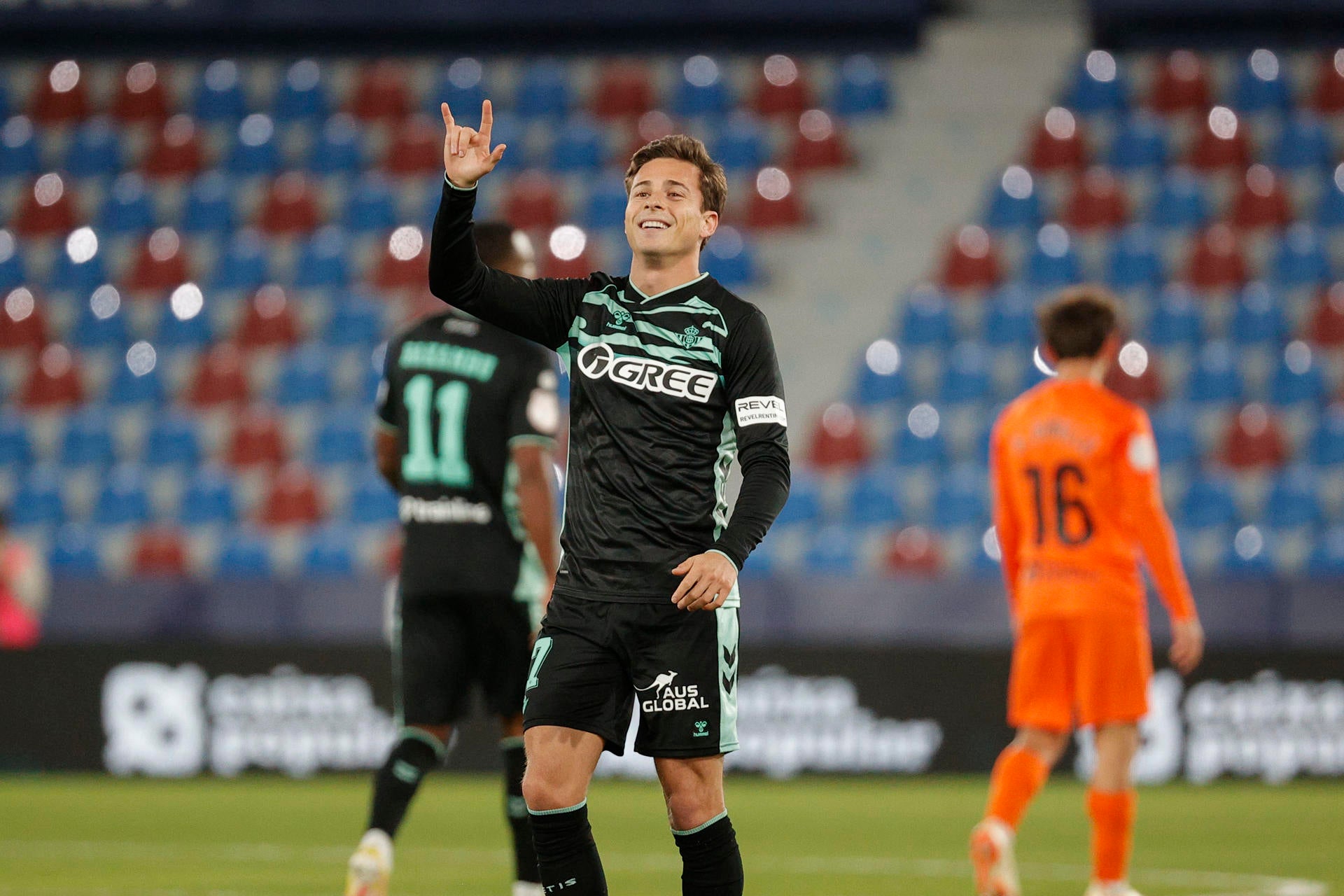 Riquelme mete al Betis en dieciseisavos de final Riquelme mete al Betis en dieciseisavos de final