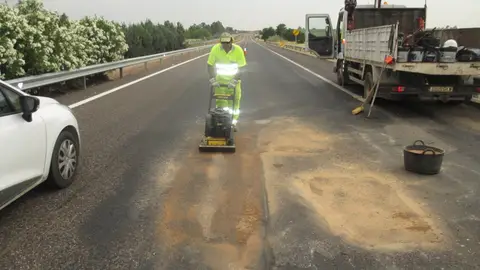 Transportes licita por 19,5 millones de euros un contrato para conservar cerca de 200 km de carreteras en la provincia de Badajoz Transportes licita por 19,5 millones de euros un contrato para conservar cerca de 200 km de carreteras en la provincia de Badajoz