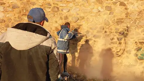 Villajoyosa limpia los grafitis vandálicos del Pont de Sant Argil Villajoyosa limpia los grafitis vandálicos del Pont de Sant Argil