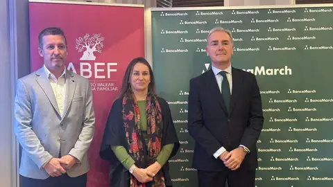 Alfredo Martín, Director de la Cátedra de Banca March de la empresa familiar, junto a Inés Rotger, Presidenta de la Asociación balear de la empresa familiar y Luciano Terrasa, director territorial de grandes empresas Baleares de Banca March. Alfredo Martín, Director de la Cátedra de Banca March de la empresa familiar, junto a Inés Rotger, Presidenta de la Asociación balear de la empresa familiar y Luciano Terrasa, director territorial de grandes empresas Baleares de Banca March.
