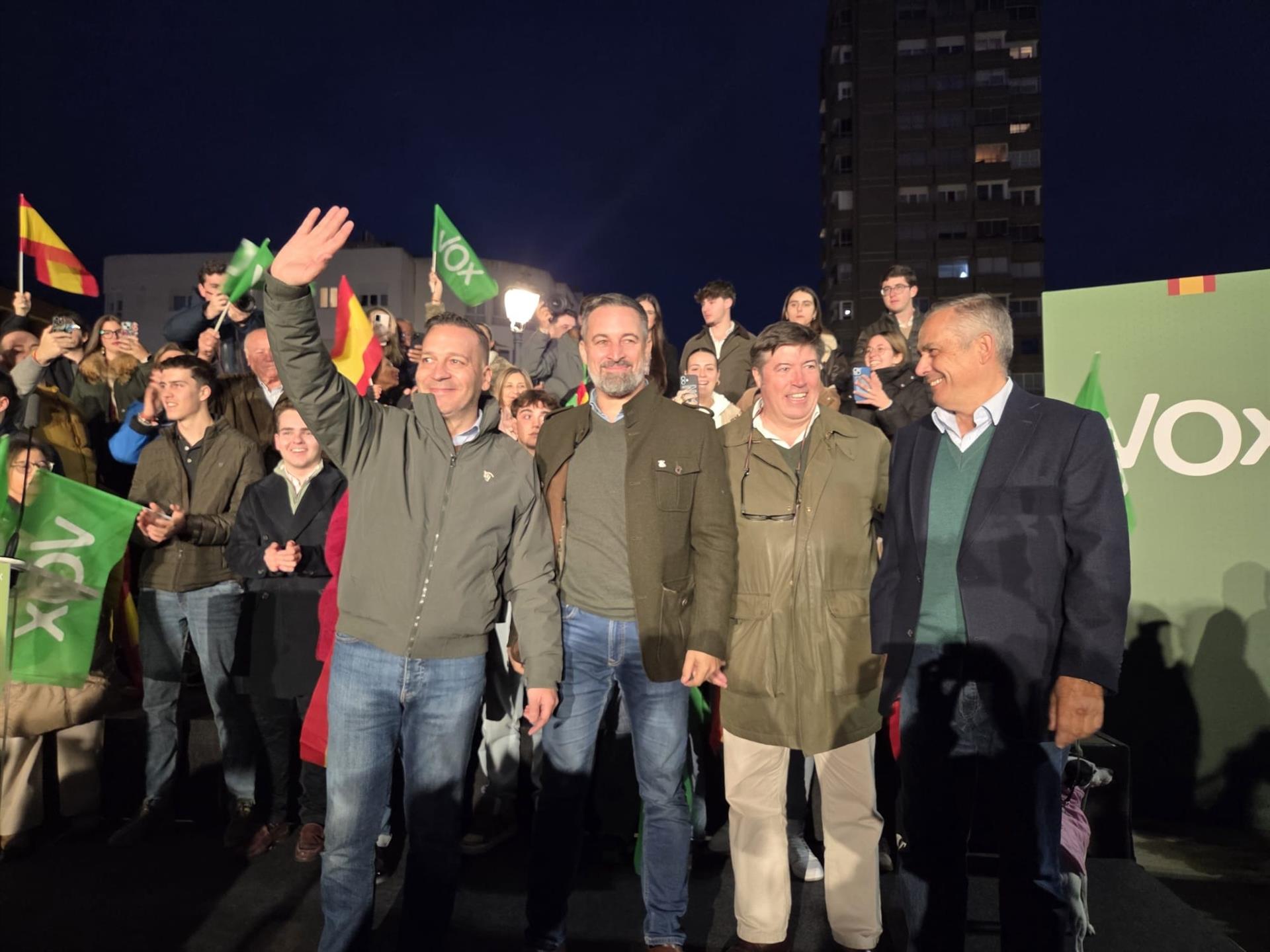 Abascal clama en Badajoz contra la "herencia del bipartidismo" y las "mentiras, traiciones y corrupciones" de PP y PSOE Abascal clama en Badajoz contra la "herencia del bipartidismo" y las "mentiras, traiciones y corrupciones" de PP y PSOE