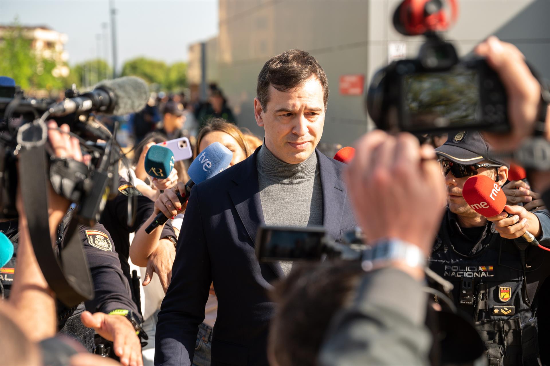 La Audiencia de Badajoz aplaza hasta mayo el juicio contra el hermano de Pedro Sánchez y Miguel Ángel Gallardo La Audiencia de Badajoz aplaza hasta mayo el juicio contra el hermano de Pedro Sánchez y Miguel Ángel Gallardo