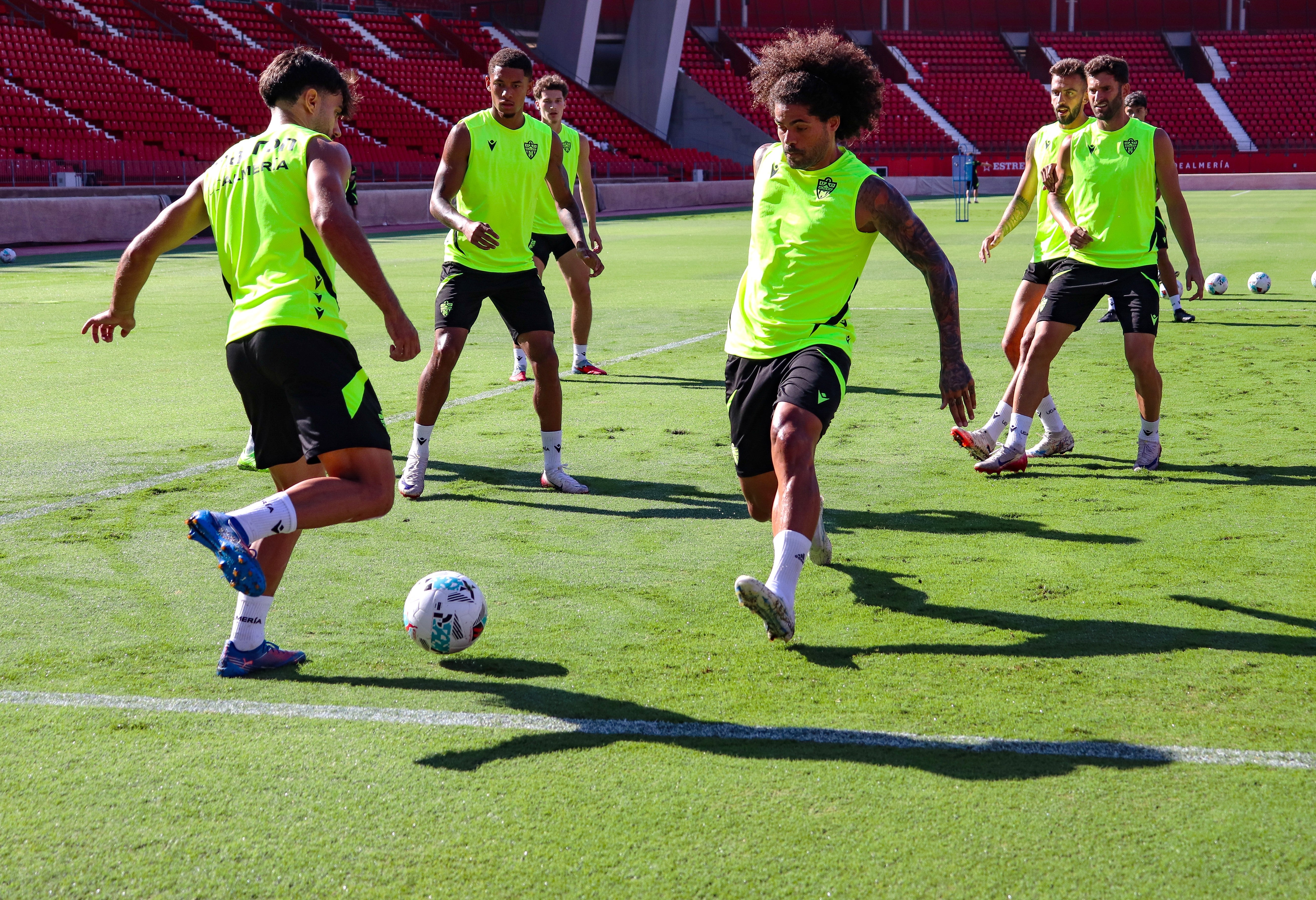 Accidente de madrugada de Aridane sacude a la UD Almería Accidente de madrugada de Aridane sacude a la UD Almería