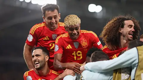 Los futbolistas de la selección española celebran un gol en un partido en la Nations League Los futbolistas de la selección española celebran un gol en un partido en la Nations League