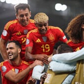 Los futbolistas de la selección española celebran un gol en un partido en la Nations League