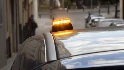 Baliza V-16 sobre un coche Baliza V-16 sobre un coche