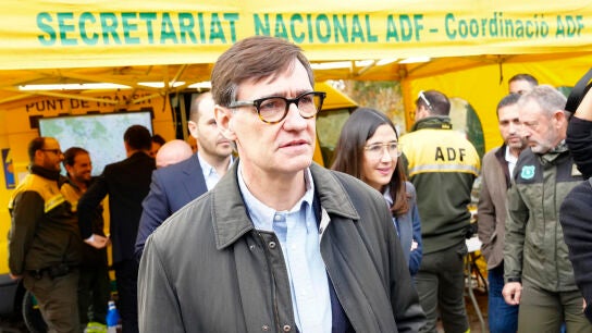 El presidente de la Generalitat, Salvador Illa, durante la visita el Centro de mando avanzado del dispositivo de contenci&oacute;n de la peste porcina africana en Torreferrusa. 