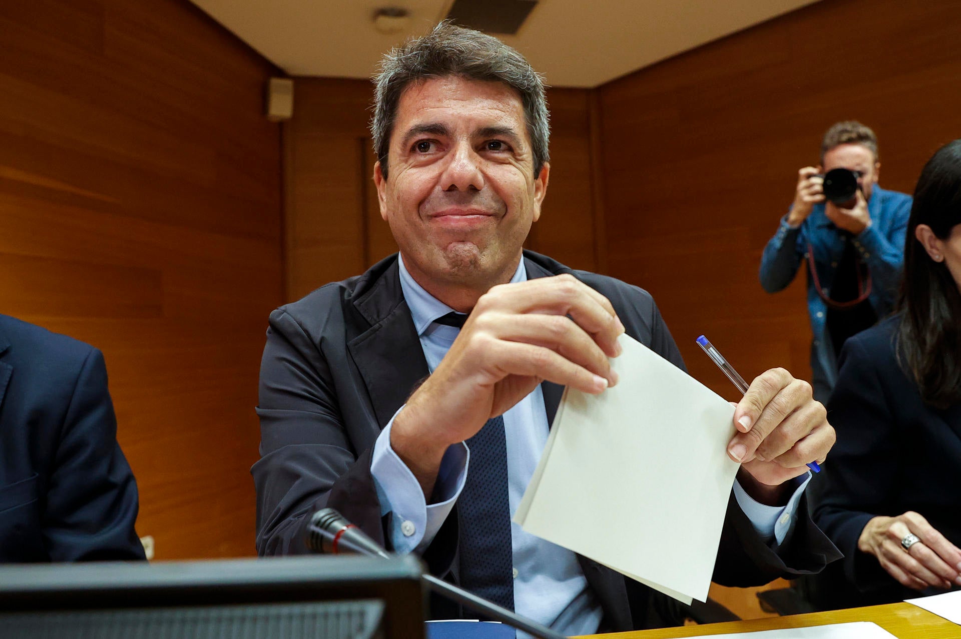 Víctor Guillot: "Los mensajes de Mazón y Cuenca son de una miseria moral difícil de medir" Víctor Guillot: "Los mensajes de Mazón y Cuenca son de una miseria moral difícil de medir"