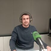 Adrián Eixerés, en los estudios de Onda Cero Vila-real. 