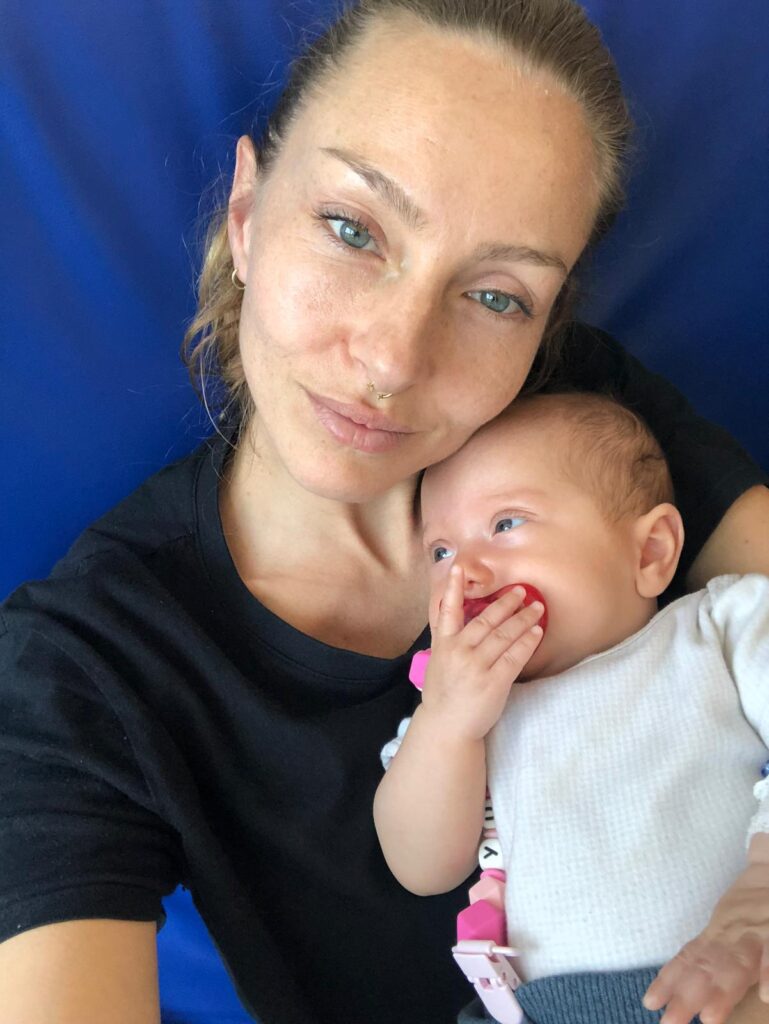 Laura Jane Smith: "Convivir con Yuna Mila es hacerlo con las convulsiones constantes que provoca el KCNT1" Laura Jane Smith: "Convivir con Yuna Mila es hacerlo con las convulsiones constantes que provoca el KCNT1"