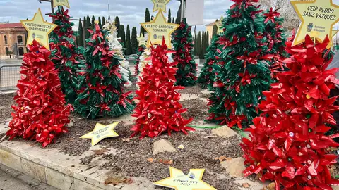 La Policía Local de Guadalajara investiga a los autores de los destrozos al 'Bosque de Reciclaje' navideño La Policía Local de Guadalajara investiga a los autores de los destrozos al 'Bosque de Reciclaje' navideño